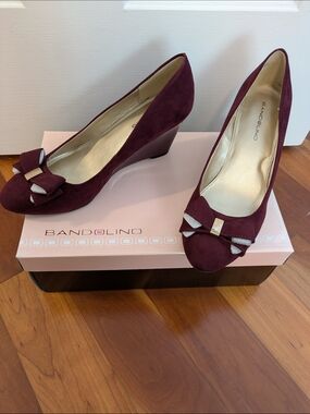 NWT Bandolino Women's Suede Wedge Pumps With Bow Detail